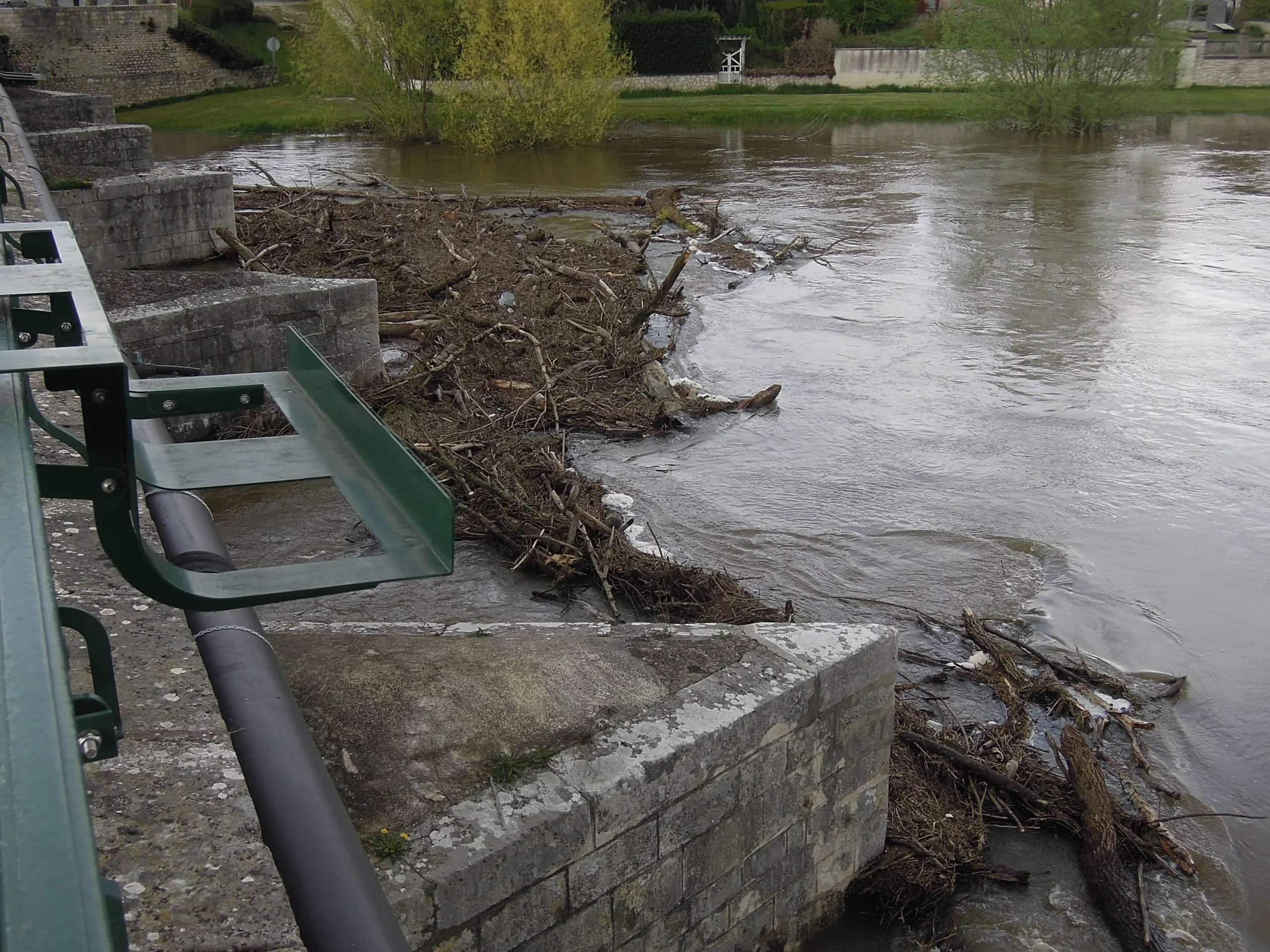 embacles sur le pont de selles sur cher en 2024